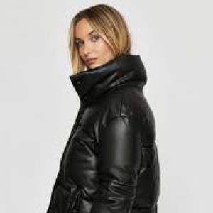 dynamite ladies city puffer. size medium. fits a medium large.